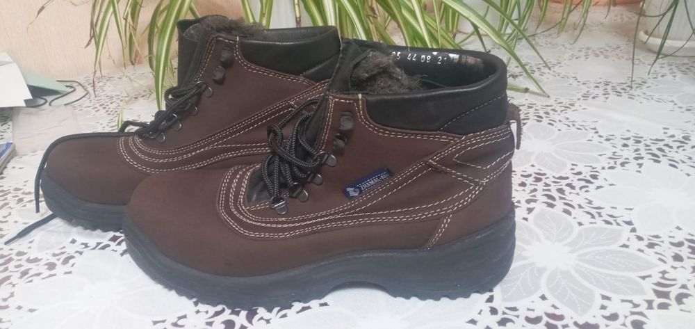 продам спецботинка размер-44