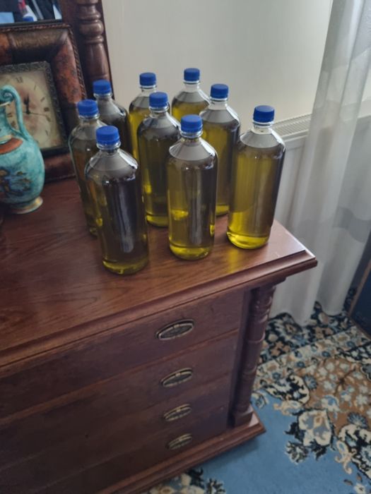 Ulei de măsline extravirgin 100% natural.