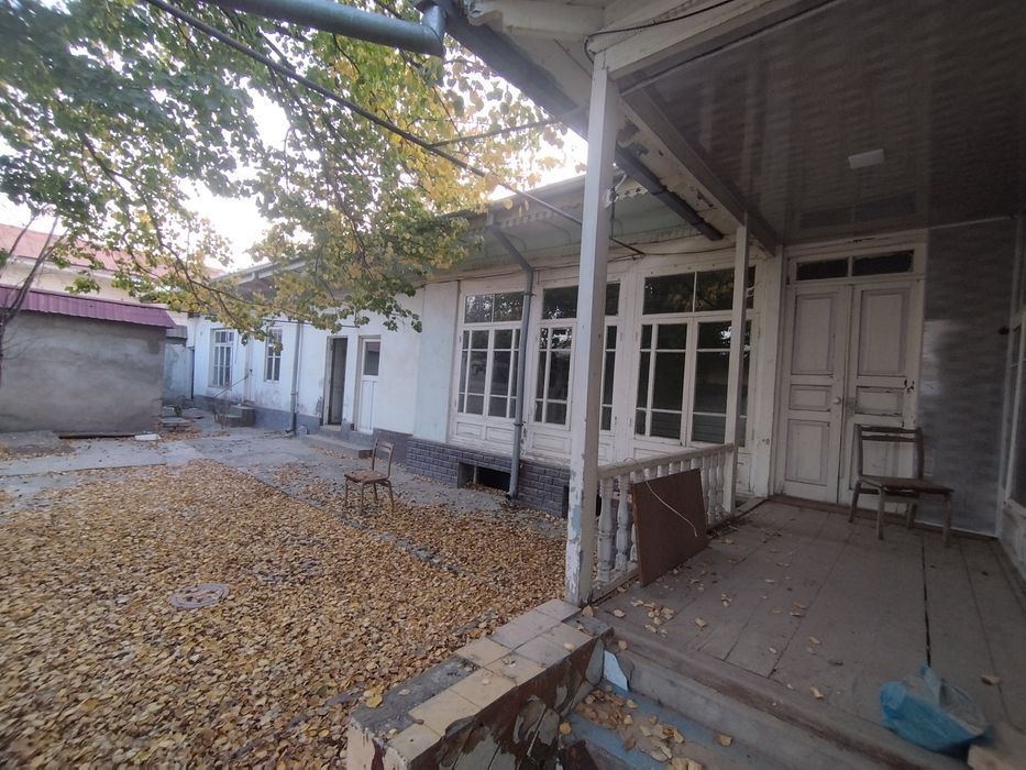 uchastka sotiladi