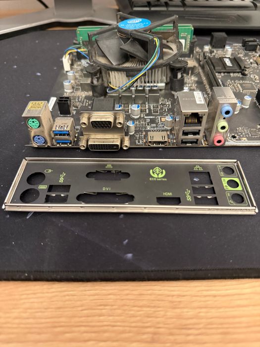 Kit placa de bază MSI H110 ECO + procesor i7 7700 + 16GB RAM + Cooler