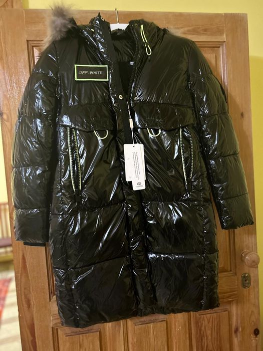 Куртка зимняя с капюшоном  на девочку