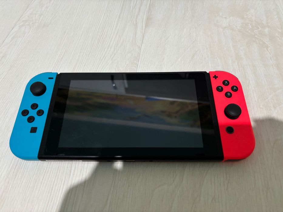 Nintendo Switch + 2 игри , + ПОДАРЪК, като НОВО!!!