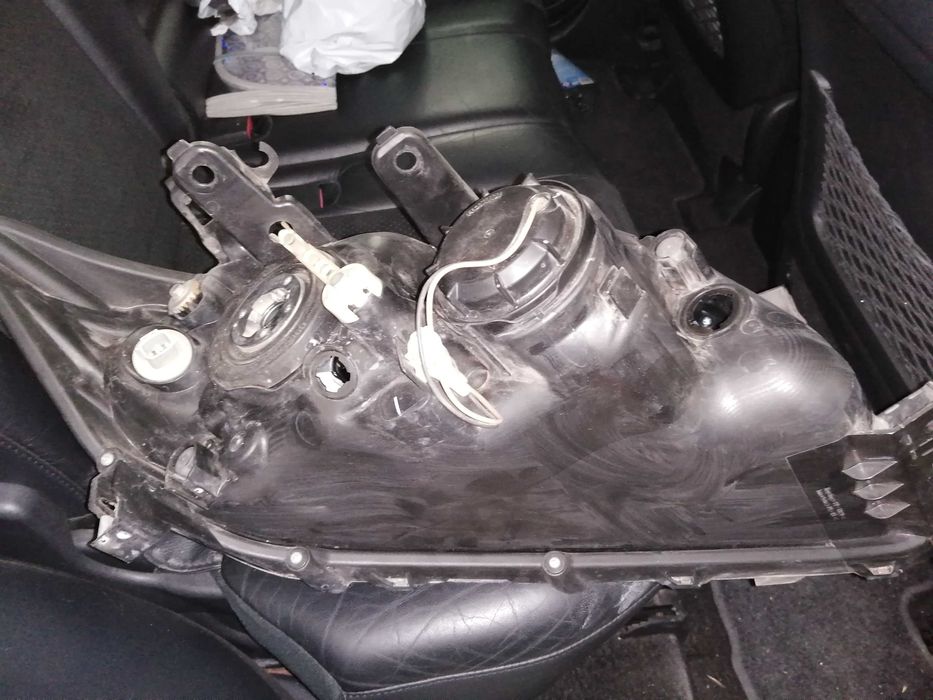 Продавам фарове за рав4