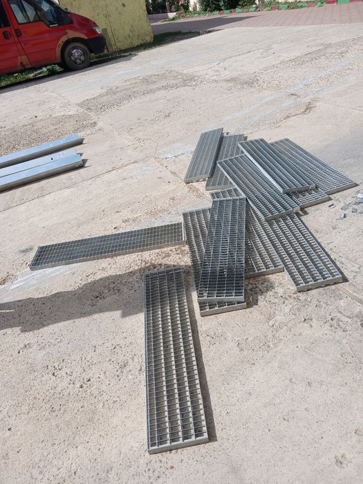 Vând trepte zinacate metalice pentru detali sunat la numarul de telefon 0733 155 058