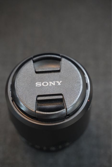 СРОЧНО ПРОДАМ Sony a7 3  , есть объектив, клетка