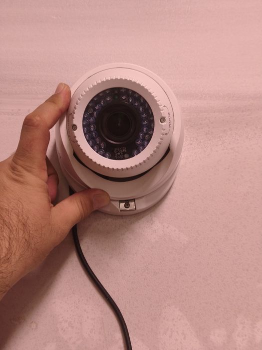 Аналогова Вандалоустойчива куполна камера Hikvision DS-2CE55C2P-VFIR3