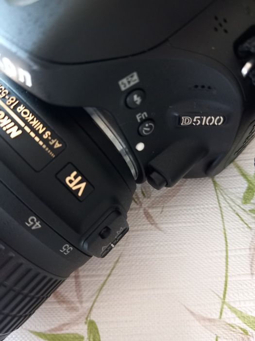 Фотоапарат NIKON, със стойка