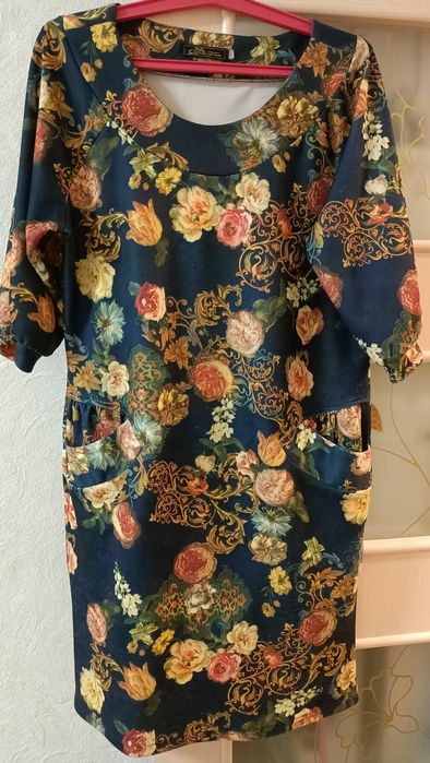 Продам платья разные