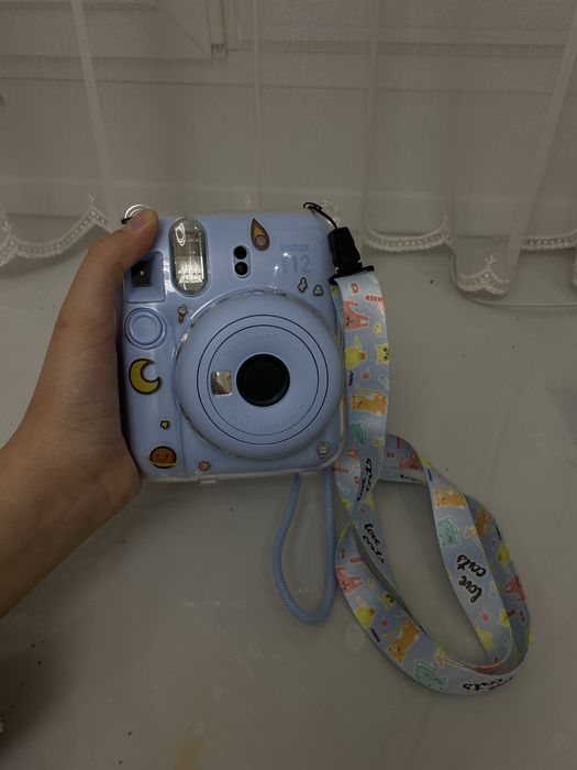 Instax Mini 12 — б/у, отличное состояние