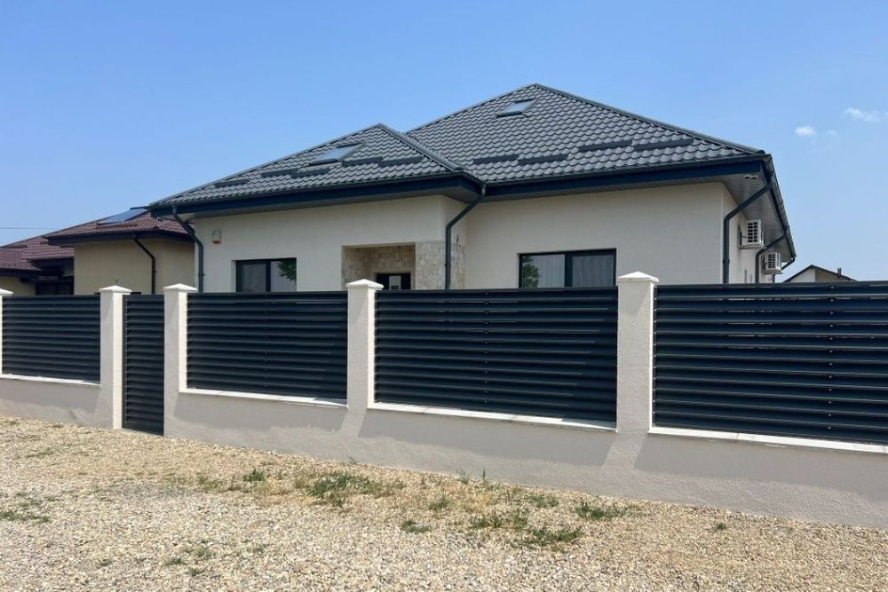 Construim garduri si porti din sipca metalica, panouri stil jaluzele,