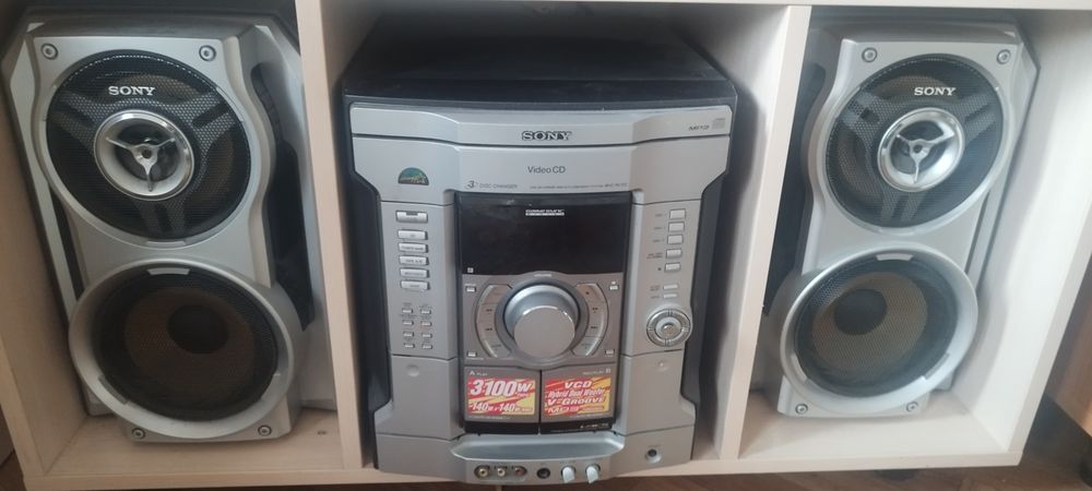 Продам у музыкальный цент sony