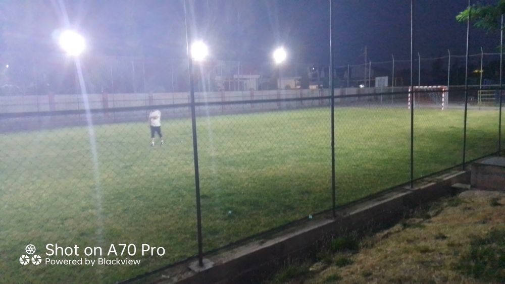 Футбольные поля в аренду с натуральной  и искусственной травой .