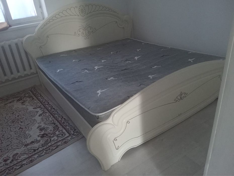 Двухспальная кровать . . . . . . . . .