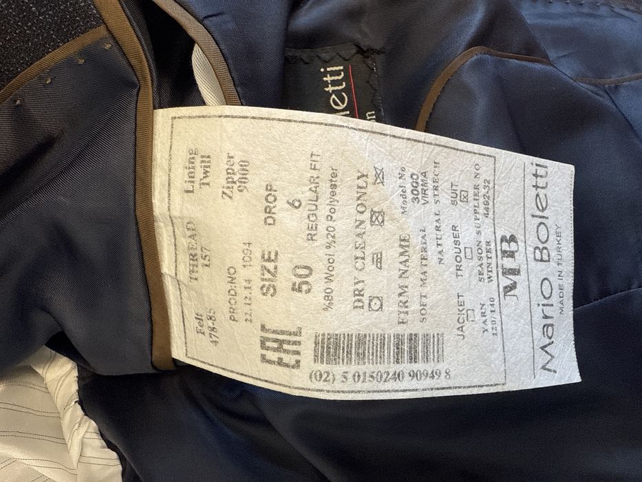 Продаю костюм мужской