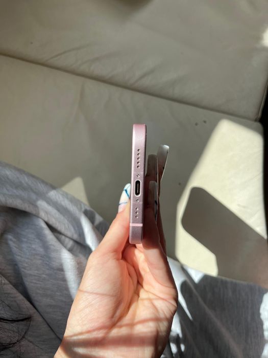 Iphone 15 roz 128 GB Smeura • OLX.ro