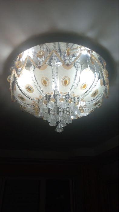 Срочно продается люстра для зала