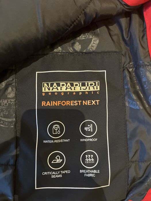 ПРОДАВА ЯКЕ  Napapijri
