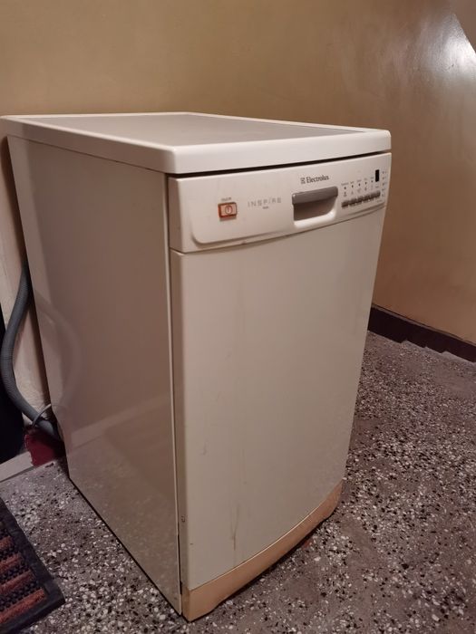 Съдомиялна 45 см Electrolux