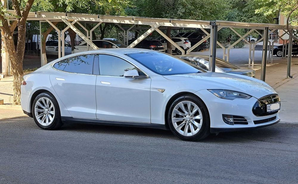 Tesla Model S 90D Dual Motor, 2016г. (USA)