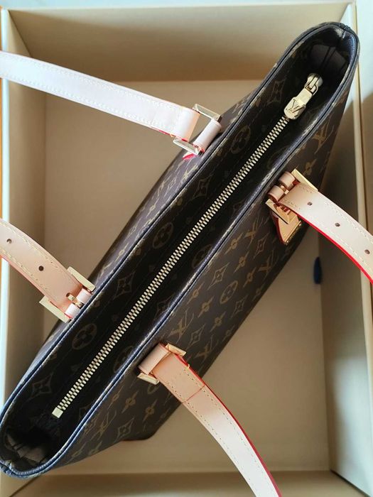 Louis Vuitton Дамска Чанта Практична и Шик с Асиметрични Дръжки