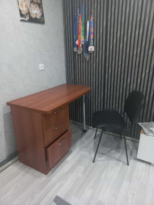 Письменный стол со стулом