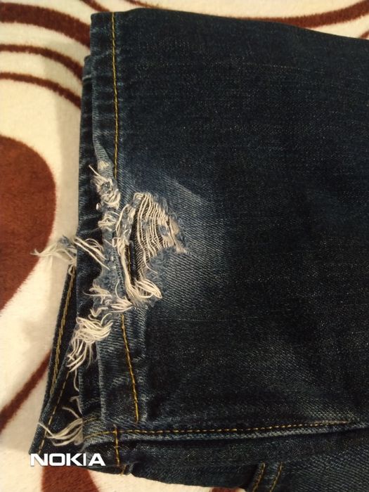 Vând blugi Levis w34