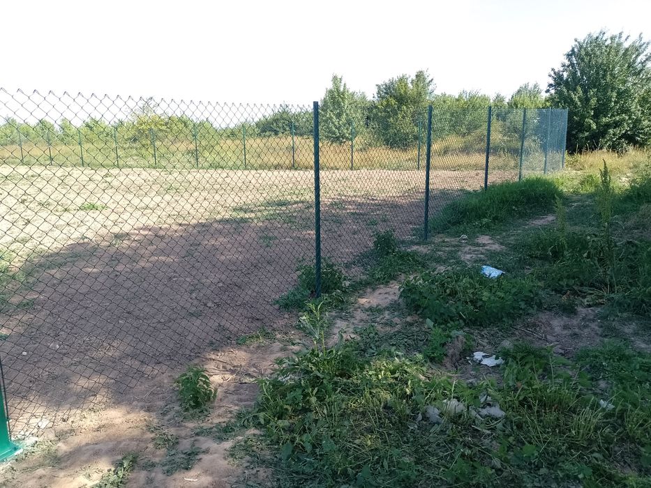 Изграждане на ограда (оградна мрежа ,тел )и септични ями!