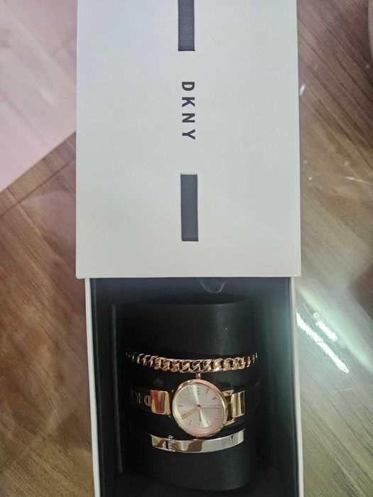 Michael Kors , Tommy Hilfiger, Fossil & DKNY