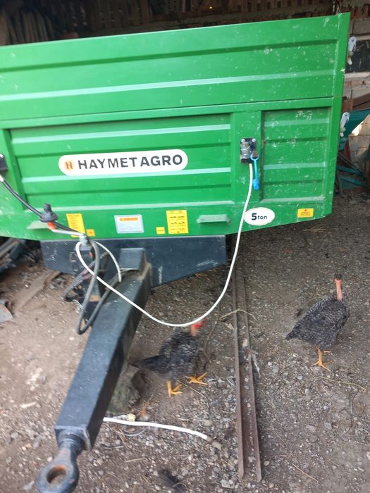 Vand remorca basculabila pentru tractor de 5 tone