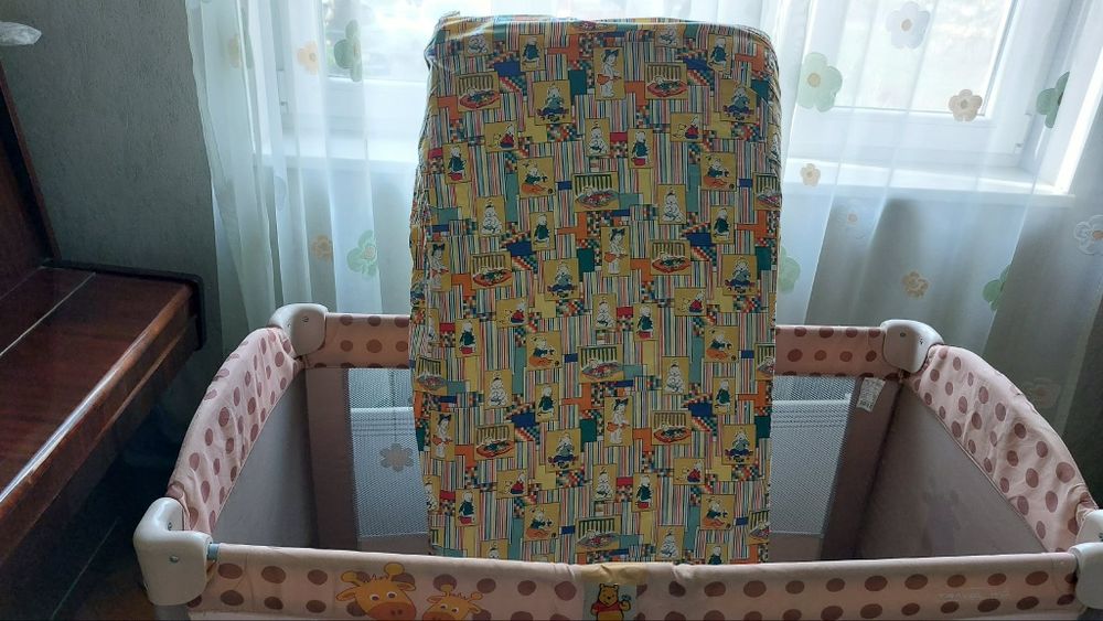 Сгъваема бебешка кошара + матрак, чаршафи и олекотена завивка