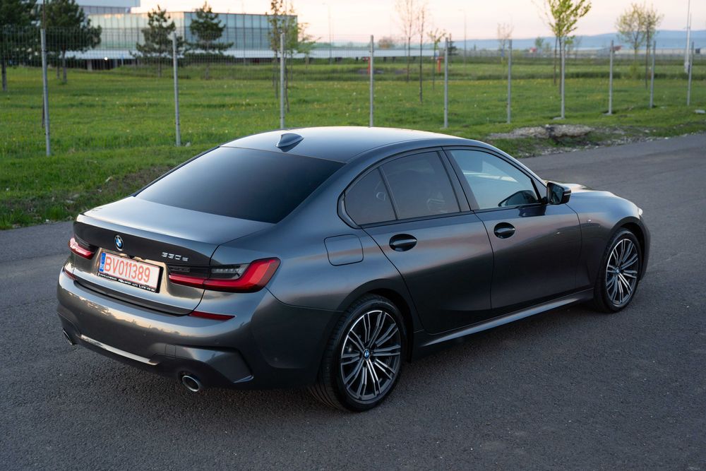 BMW Seria 3 330e M-Sport 292cp LED Adaptiv Frane M Piele Hi-Fi Ceasuri digitale