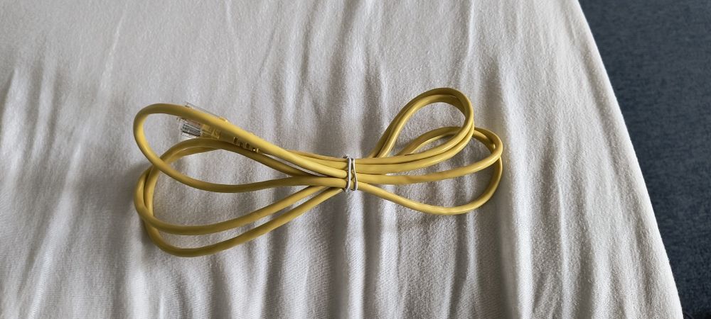 Vând Switch 5 porturi.