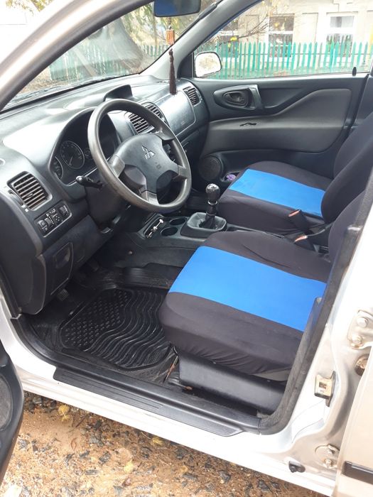 автомашина митсубиси спейс стар