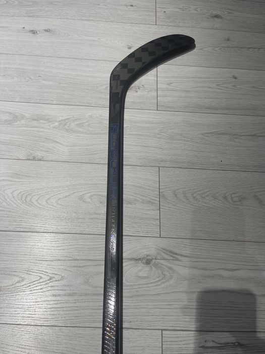 Продам хоккейную клюшку