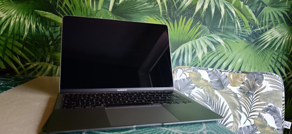 MacBook Air 13” i5 / 8GB RAM / 128GB SSD – macOS Sonoma