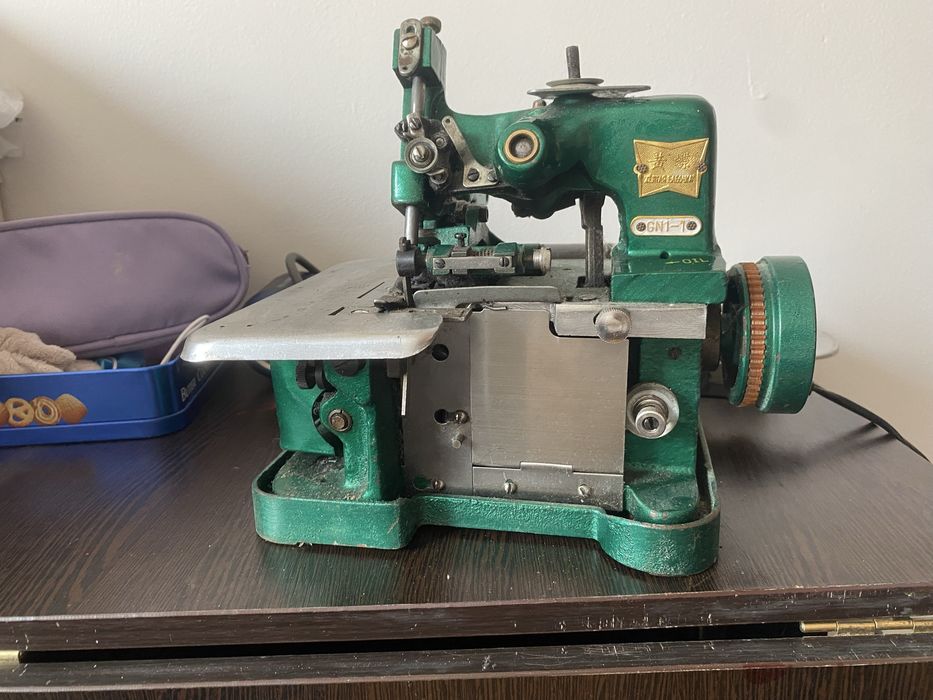 Оверлок не включаеться