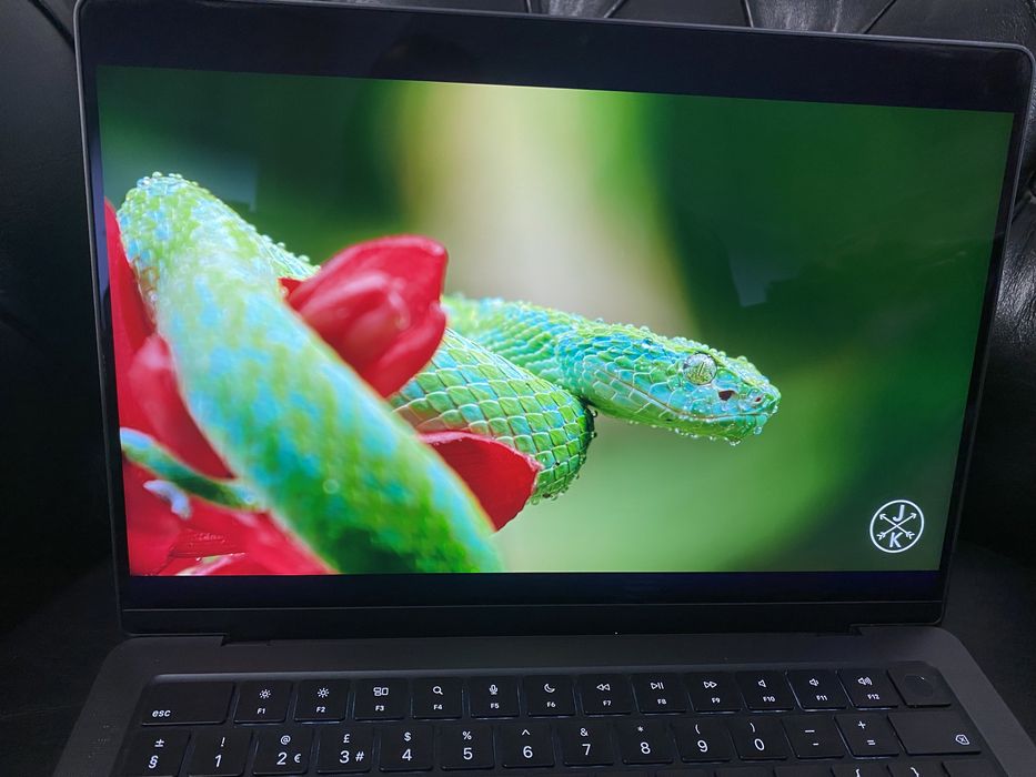 MacBook Pro 14-inch/ M3 Pro / 18 Gb RAM / 512 Gb / Black / Foarte bun