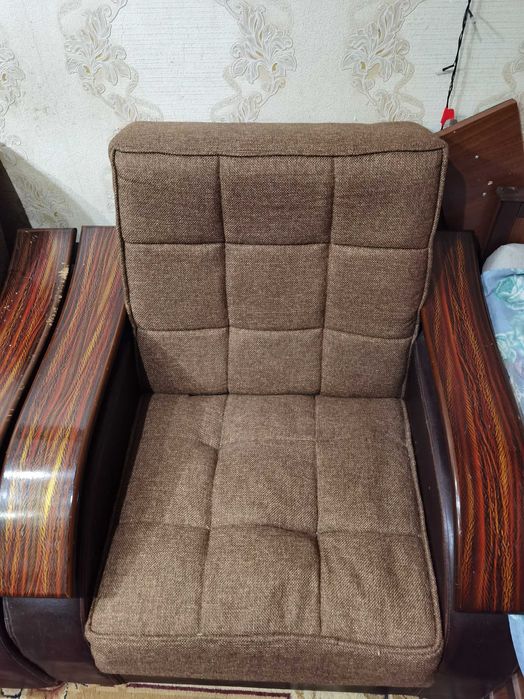 Продам диван и 2 кресла