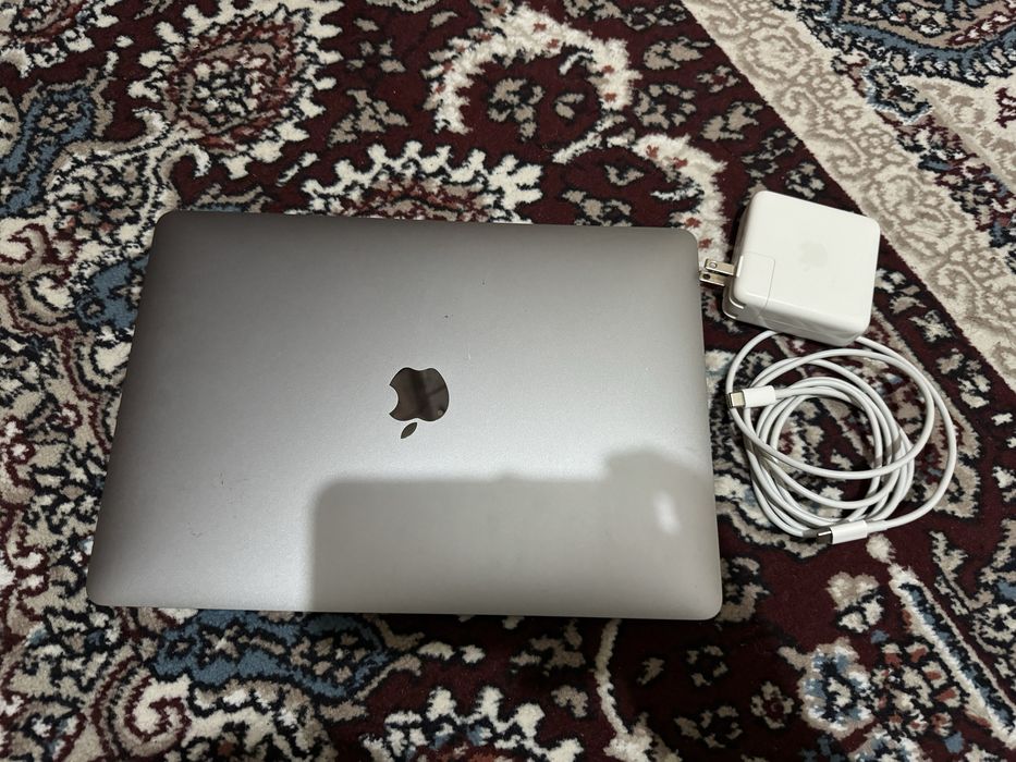 MacBook 13-inch M2 memory 8 256GB LL/A