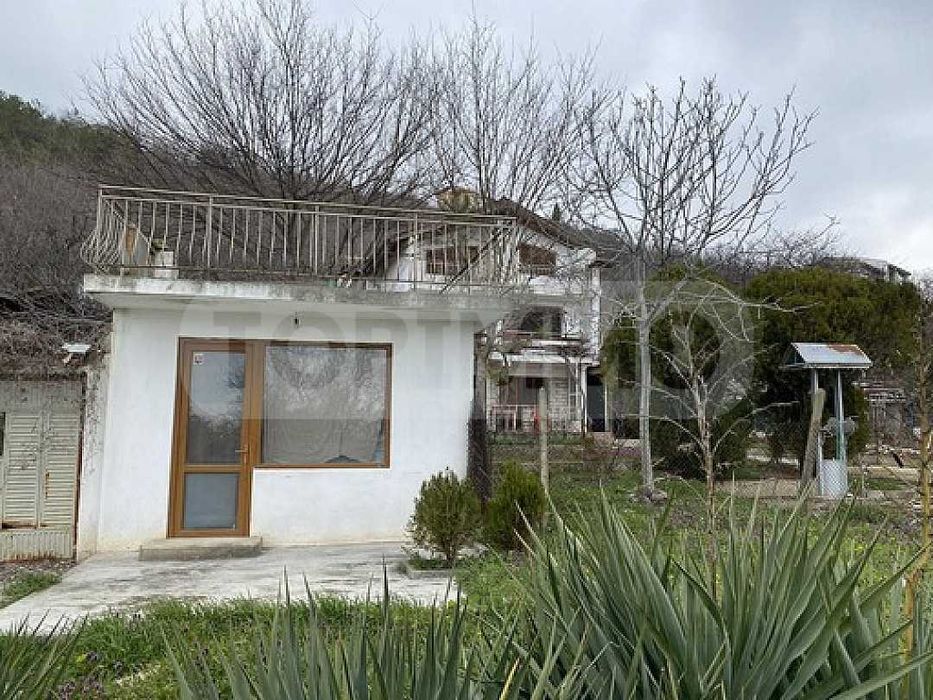 Триетажна вила във вилна зона до Балчик и курорт Албена