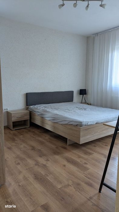 Inchiriez ap cu 2 dormitoare, decomandat, bloc nou, centru!