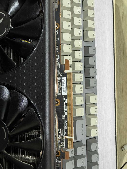 Продам видеокарту XFX RX 6600 XT 8GB
