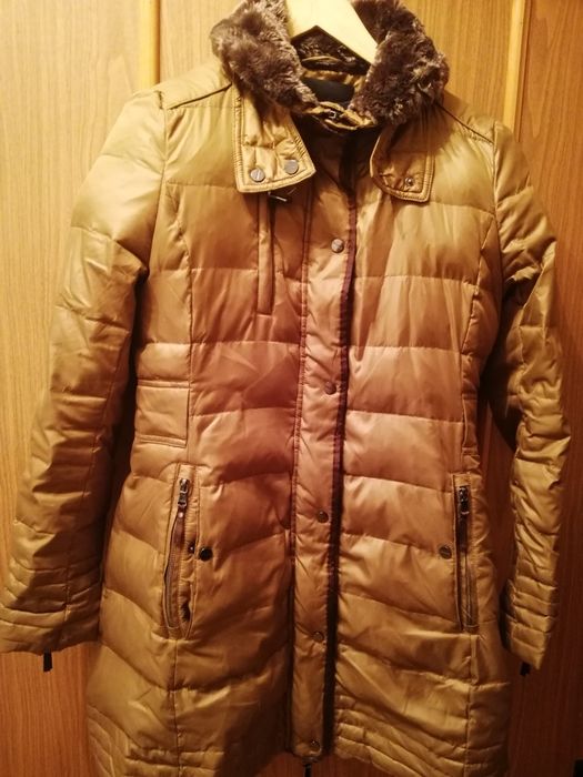 Пуховик, б/у, в нормальном состоянии.