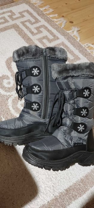 Чисто нови дамски апрески 36,5 размер с естествена вата