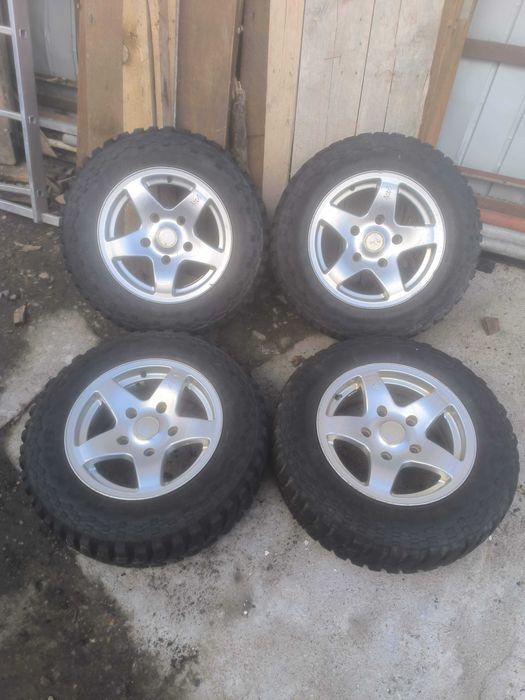 Vand roti jante 6.5J 5x139.7 si cauciucuri Maxxis Trepador 205/70r15