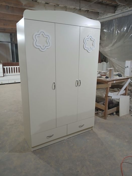 Detskiy kravat shkafla sehdan primoy