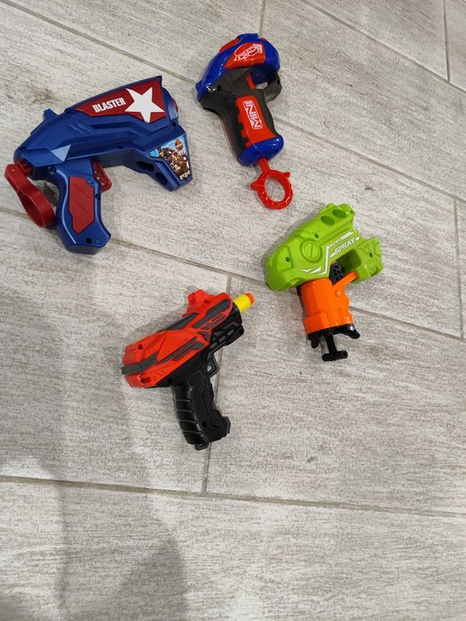 Продавам Нърфове.Много запазени.