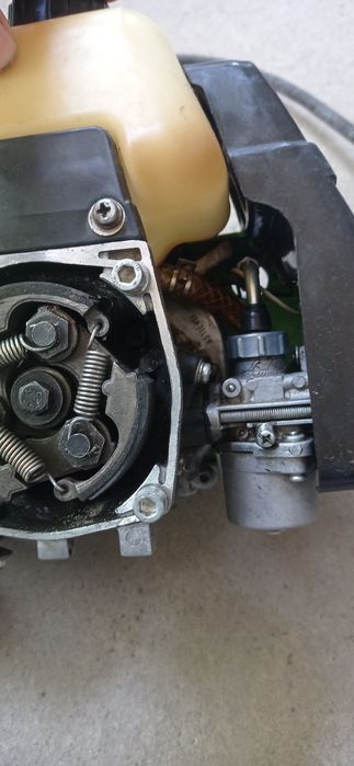 Газонокосилка бензиновая