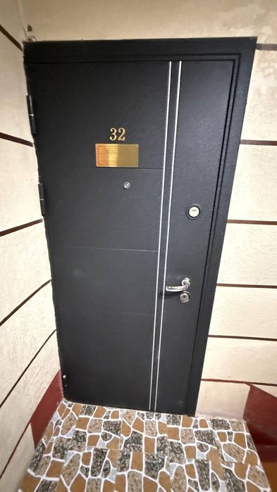 Продается входная дверь