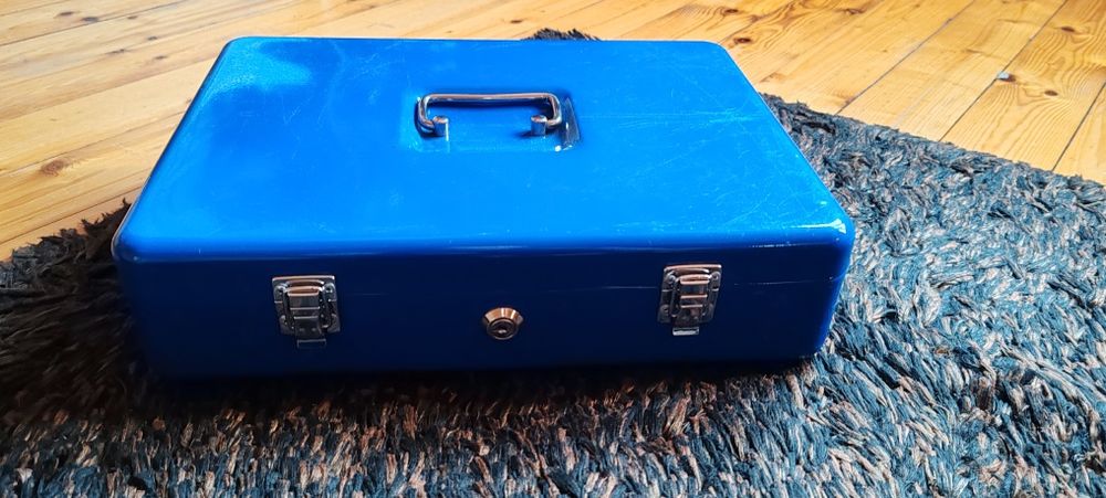 Метални кутии два броя